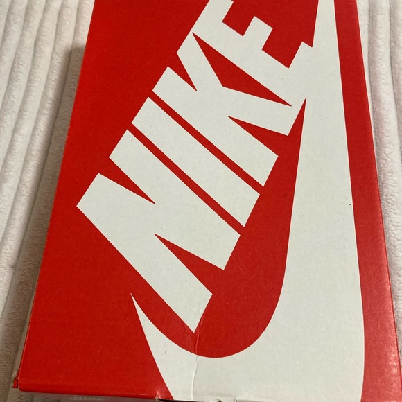 Brand New Ladies Nike - Picture 11 of 12